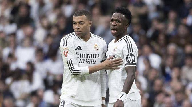 巴萨2-0完胜西班牙人！提前两轮问鼎西甲，弗兰克包揽国内三冠